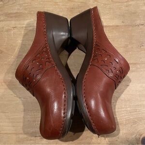 Dansko Leather Studded Professional Clogs in Cognac everyday comfort 41 (10 11)